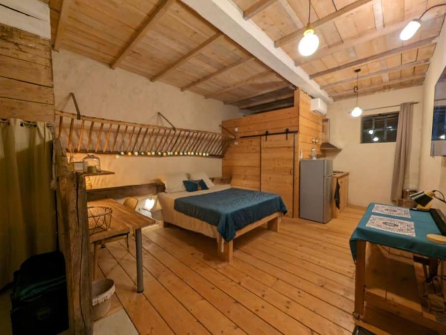 Logement - Studio Independant A Pérouges المظهر الخارجي الصورة
